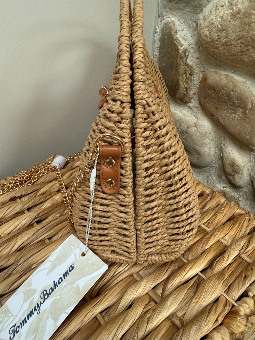 NWT Tommy Bahama Tan Woven Straw Crossbody with Gold Chain Accent - Picture 3 of 10